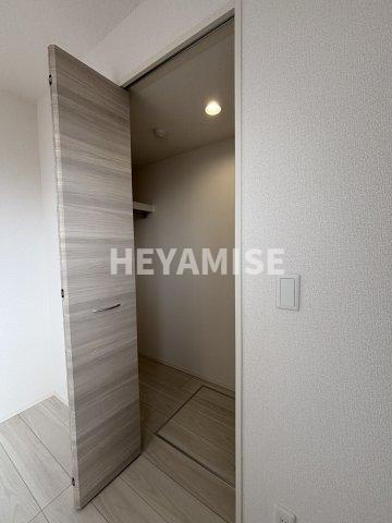 ライク・ア・パラソルの収納|別のお部屋の写真の反対タイプです。