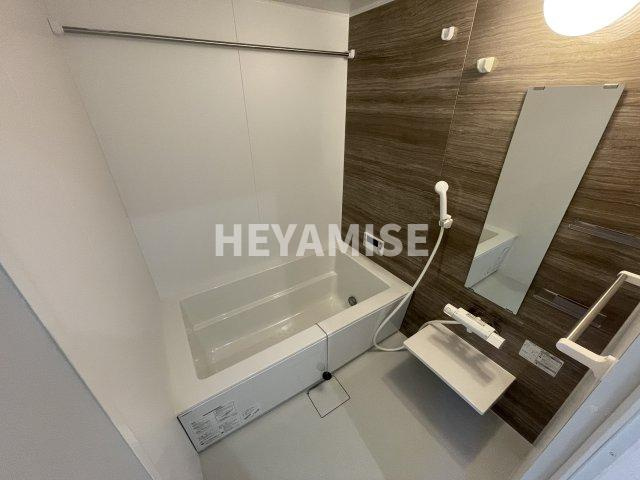 ガーランドの浴室