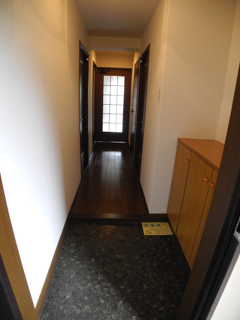 ゆうゆう西山の玄関