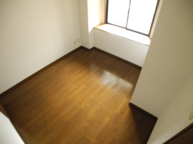 ゆうゆう西山の洋室