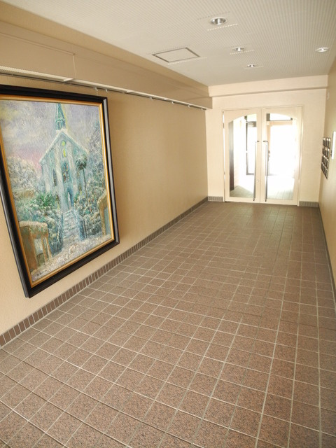 ゆうゆう西山のエントランス