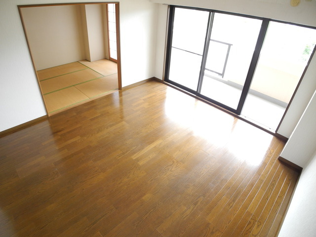 ゆうゆう西山の居間・リビング