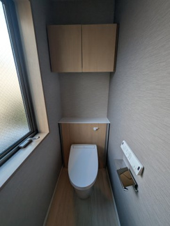 【トイレ】 | 仮称）山田１丁目新築マンション | シュルーム写真　温水洗浄便座　ボタン流水