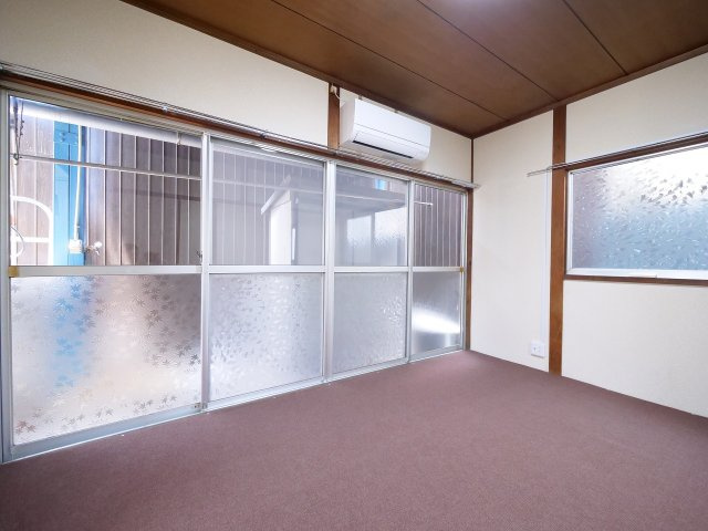 ノベル旭東町の居間・リビング