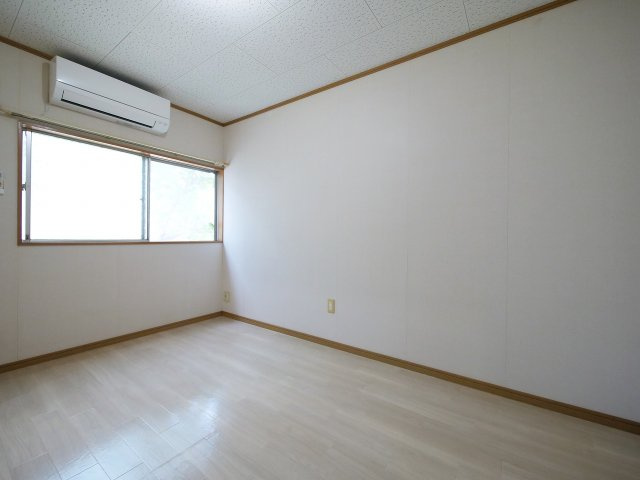 ノベル旭東町の洋室