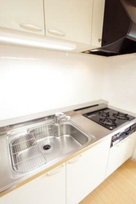 【キッチン】 | コンチェルト杉並 | システムキッチン・3口コンロ・グリル付き。