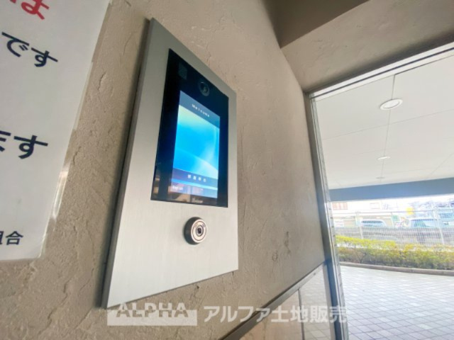 コスモ立川サングレイスの防犯設備|【Auto lock】
◆オートロック◆不要なセールスや不審者をシャットアウトし静かで快適なシステムは私達に恙ないライフスタイルを与えてくれます。