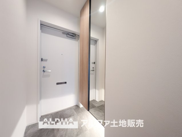 コスモ立川サングレイスの玄関