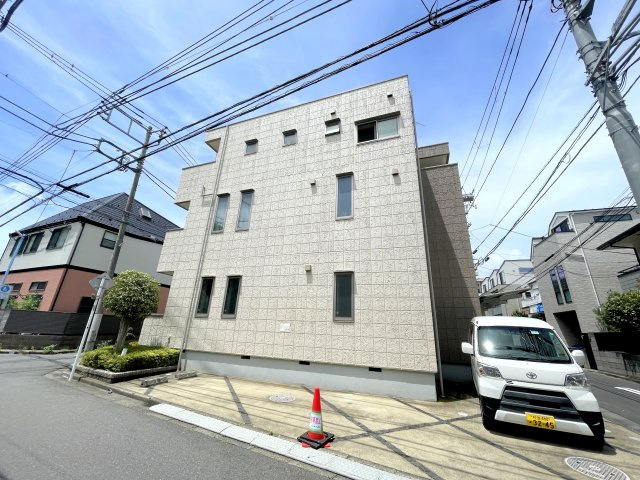 バーガンディハウスの外観|★入居後安心の24時間管理サポート★
