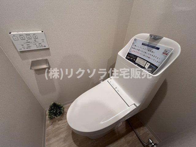 香里グランドコーポのトイレ|温水洗浄便座付き
■物件内覧・資金計画相談・住宅ローン相談、リフォーム相談、お問合せ受付中■
※当日・翌日のご内覧、ご相談はお電話でのお問合せがスムーズです！