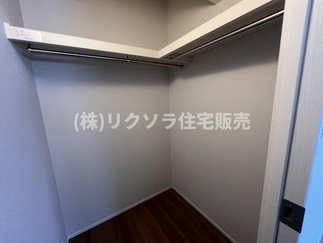 香里グランドコーポの収納|洋室6.1帖内
■物件内覧・資金計画相談・住宅ローン相談、リフォーム相談、お問合せ受付中■
※当日・翌日のご内覧、ご相談はお電話でのお問合せがスムーズです！