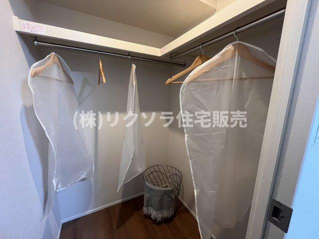 香里グランドコーポの収納|洋室5.1帖内
■物件内覧・資金計画相談・住宅ローン相談、リフォーム相談、お問合せ受付中■
※当日・翌日のご内覧、ご相談はお電話でのお問合せがスムーズです！