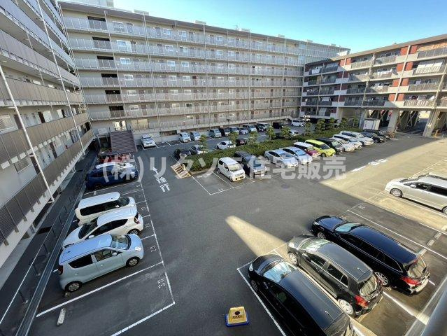 香里グランドコーポの駐車場|敷地内駐車場
■物件内覧・資金計画相談・住宅ローン相談、リフォーム相談、お問合せ受付中■
※当日・翌日のご内覧、ご相談はお電話でのお問合せがスムーズです！