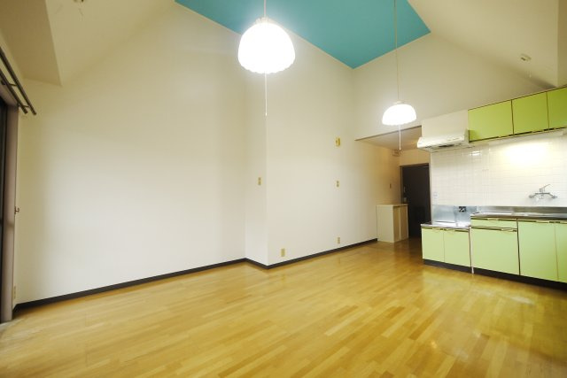 たかはしビルの居間・リビング