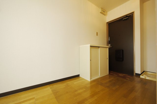 たかはしビルの洋室