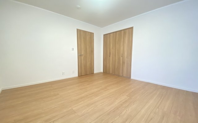 中古戸建　西区境之谷の洋室|家族一人ひとりの大切なプライベート空間の居室。家具の配置のご相談は是非お任せください。