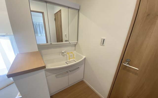中古戸建　西区境之谷の独立洗面台|2階にも洗面台があれば朝の忙しいタイミングで洗面所が渋滞する心配もありません♪