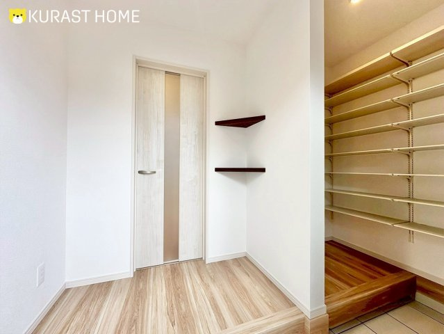 京都市伏見区久我本町　新築戸建の玄関