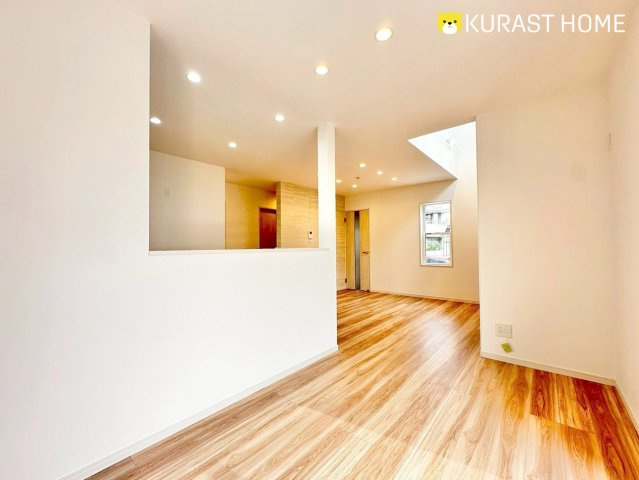 京都市伏見区久我本町　新築戸建の居間・リビング