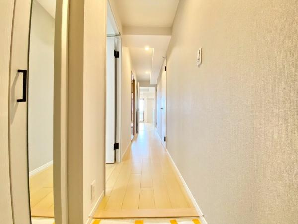 【玄関】 | ディオフェルティ白鷺 | 住まう人も来客も入った時にワクワクさせてくれるオシャレな玄関♪
収納もたっぷりあるので、靴がたくさんあっても安心！
気持ちの良い朝は、毎日ここからスタートしていきます♪