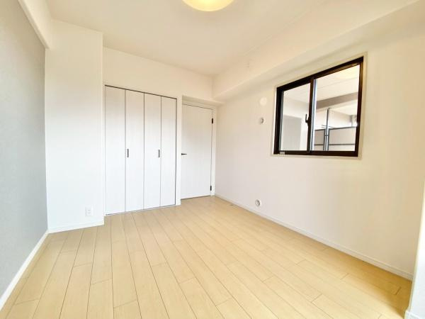 【洋室】 | ディオフェルティ白鷺 | 全居室にはクローゼットを完備！普段使いのお洋服や小物はもちろん、季節物のお洋服などもしっかりと整理整頓おしまい頂けます。居室空間をより広く隅々までお使いいただけますね♪