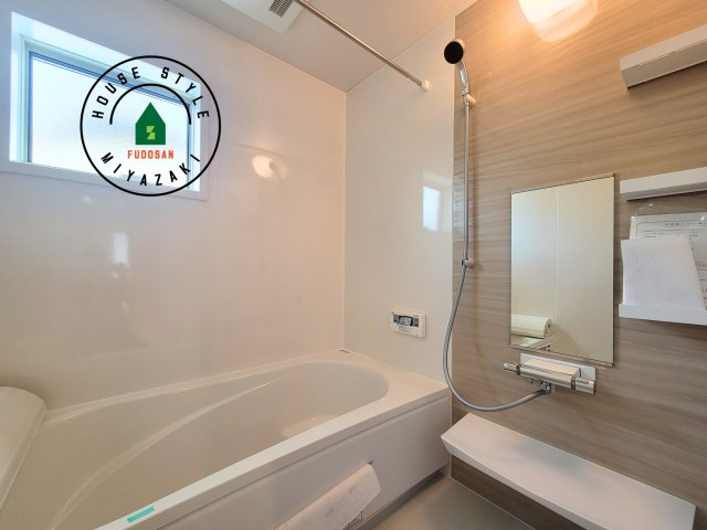 都城市下川東B(1号棟)の内観：施工例|1日の疲れを癒してくれる広々バスルーム。雨の日のお洗濯にも大活躍な浴室乾燥機付です！