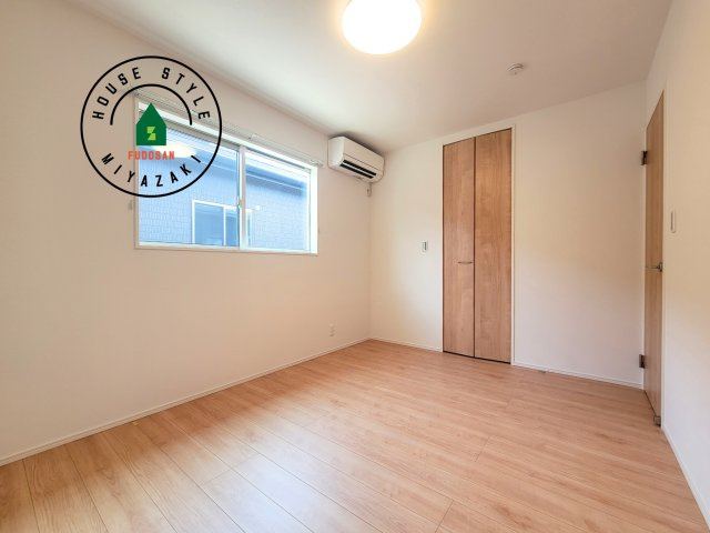 都城市下川東B(1号棟)の内観：施工例|主寝室には収納力に優れたクローゼットがありますので、お部屋もすっきり片付きます。