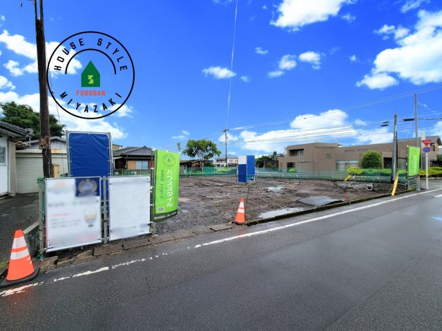 都城市下川東B(1号棟)の前面道路含む現地写真|見学の時間などお気軽にお問い合わせ下さい。