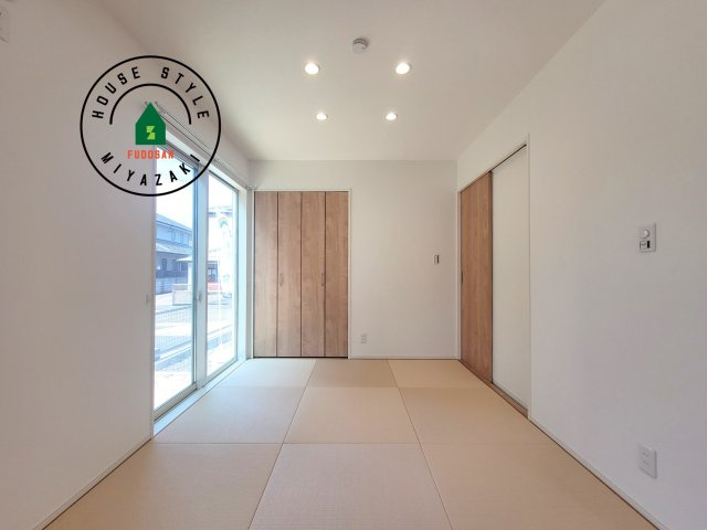 都城市下川東B(1号棟)の内観：施工例|和室を上手に活用すると暮らし方の幅が広がります。例えば普段は開け放して、子供の小さいうちはお昼寝や遊びのスペースに。畳はソフトなので転んでもケガをしにくく安心です
