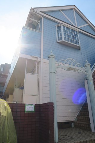 レオパレス ブルースカイのエントランス