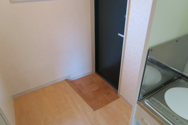 レオパレス ブルースカイの玄関|※別号室参考写真