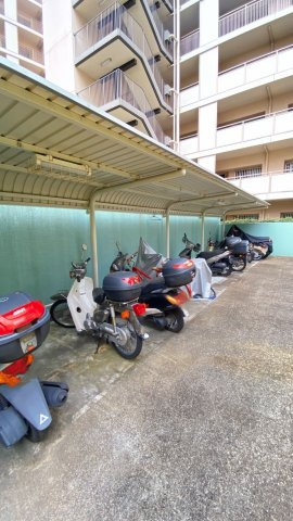 西宮マリナパークシティ・桜のまち４番館の駐車場|バイク置き場