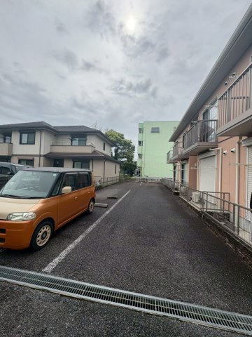 グランシャリオ(西中山町)の駐車場