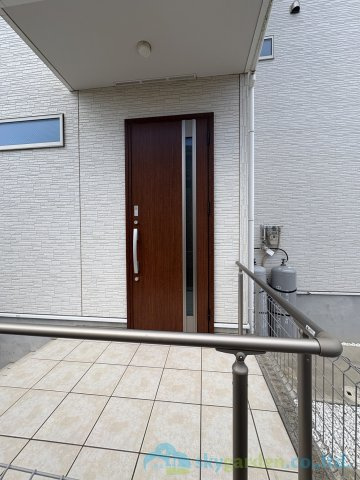 平塚市岡崎　中古戸建の玄関