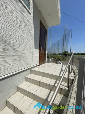 平塚市岡崎　中古戸建の玄関