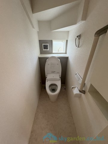 平塚市岡崎　中古戸建のトイレ