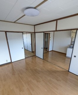 【居間・リビング】 | 三島市長伏 売一棟マンション ES05749 | 三島市長伏　リビング一例