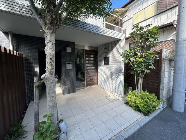 ルートホワイトⅢのエントランス