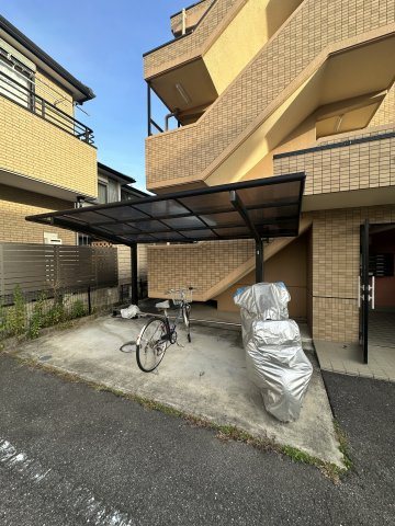 ロジュマン フルールの駐車場