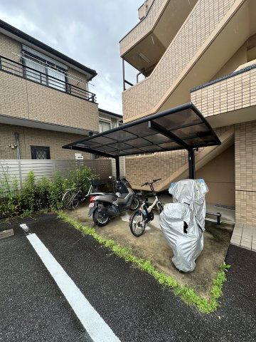 ロジュマン フルールの駐車場