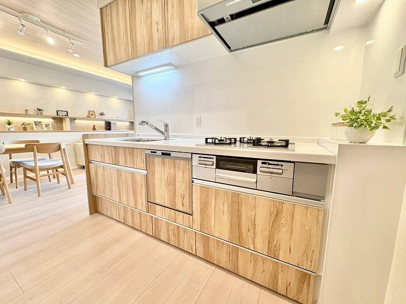 メセーヌのキッチン|新規交換のシステムキッチンは食器洗い乾燥機付き 食後のひと手間を省いて、ご家族との時間や自分の時間を大切にできます