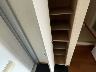【玄関】 | レオパレス長者原 | 備品や設備仕様は号室等により異なるため現地をご確認ください。