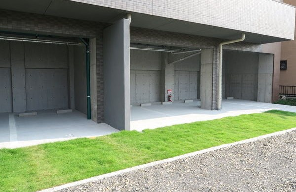 グランフォート新瑞橋の駐車場