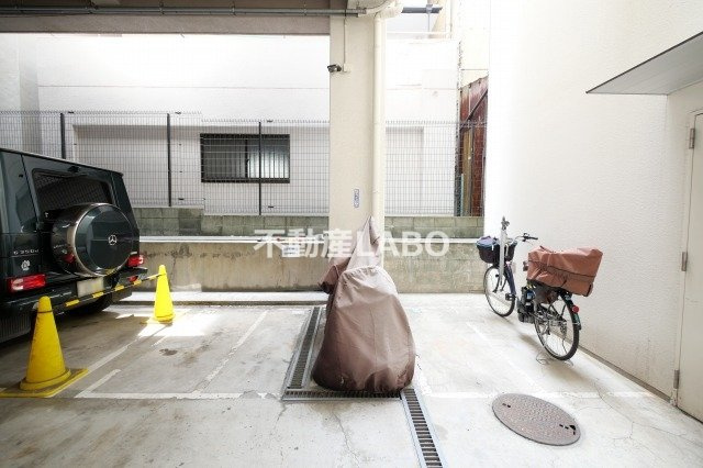 サウスサイドなにわ筋の駐車場