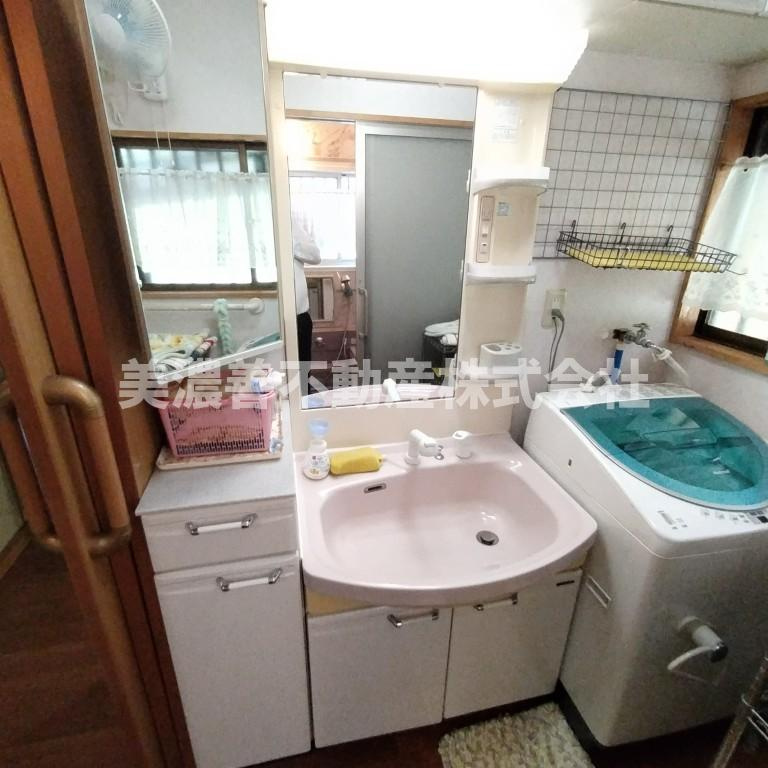 ６５３７５　岐阜市粟野西中古戸建の独立洗面台