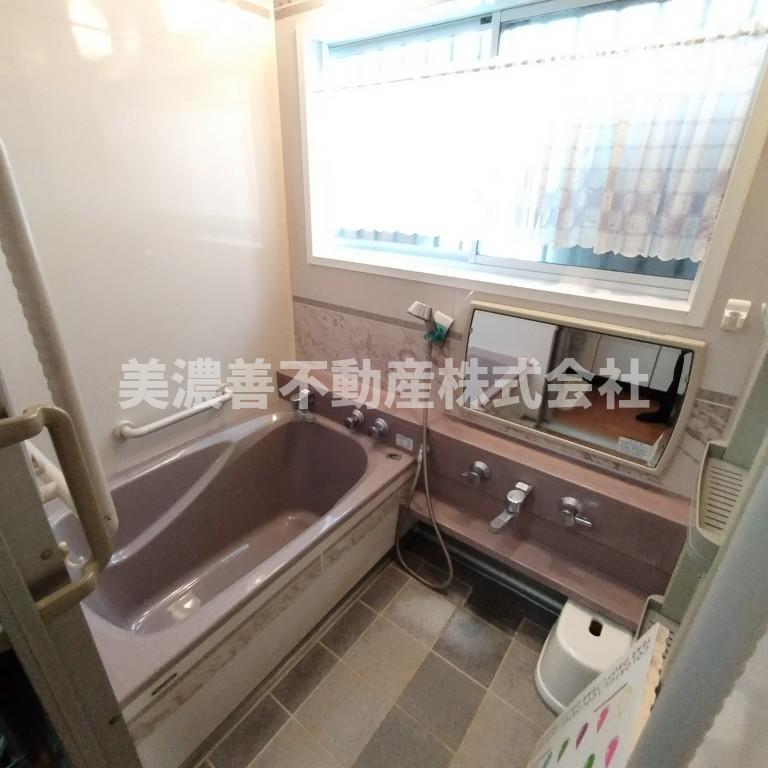 ６５３７５　岐阜市粟野西中古戸建の浴室