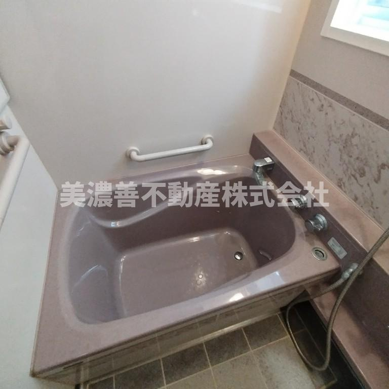 ６５３７５　岐阜市粟野西中古戸建の浴室