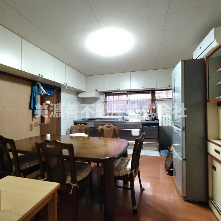 ６５３７５　岐阜市粟野西中古戸建のダイニング