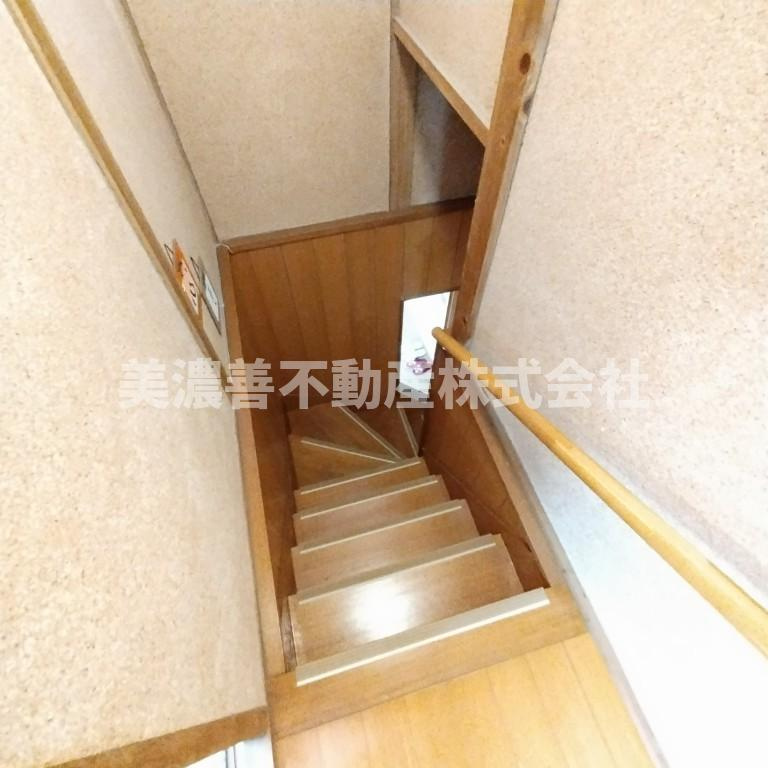 ６５３７５　岐阜市粟野西中古戸建の内装