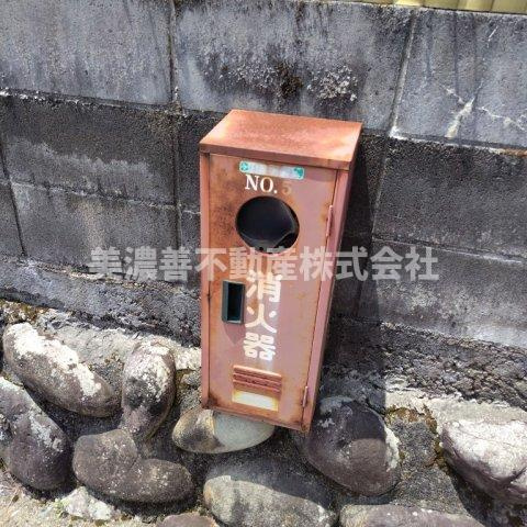 ６５３７５　岐阜市粟野西中古戸建の前面道路含む現地写真